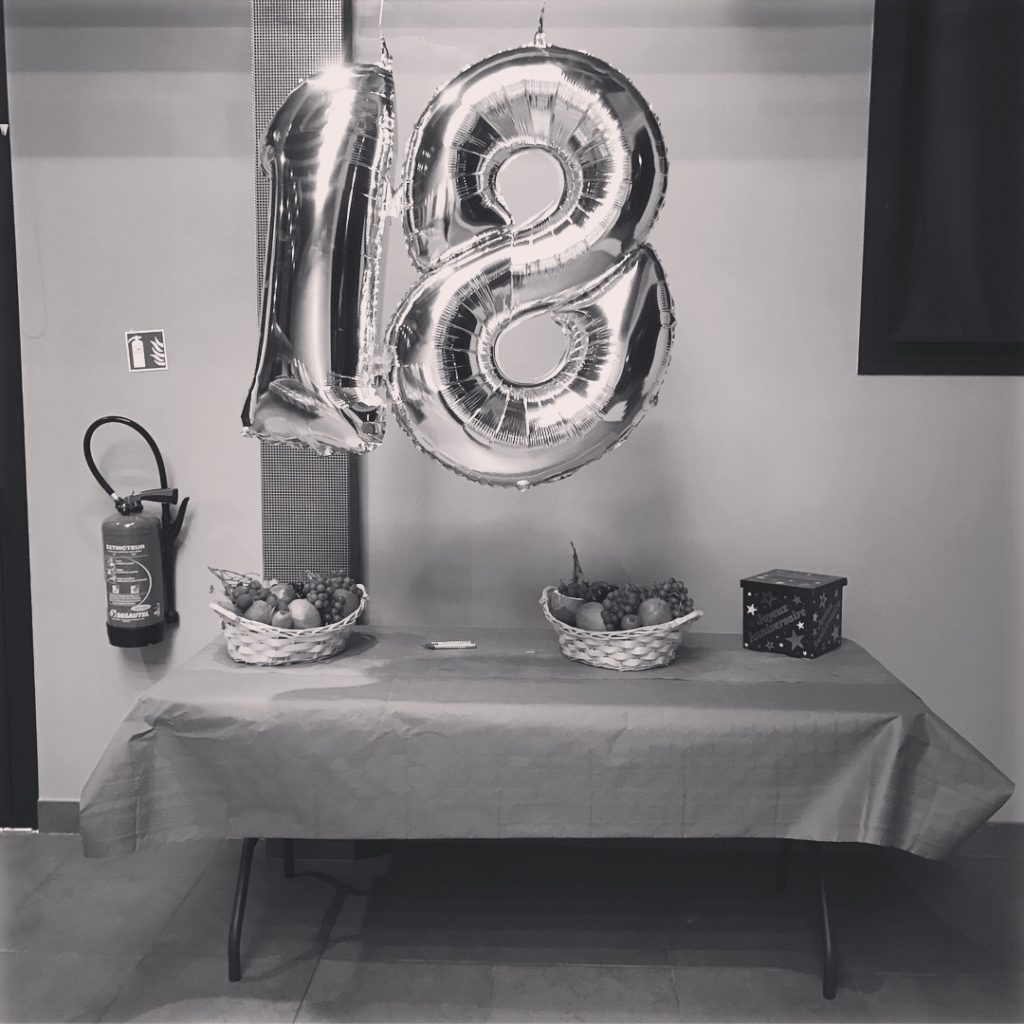 Animation son et lumière pour l'anniversaire de Léa qui fêtait ses 18 ans à la salle de Villegouge. 