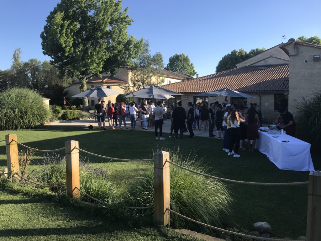 Journée et repas de fin d'année au domaine de Conseillant pour l'équipe du restaurant McDonald. Animation Karaoké sur grand écran proposée par DJ YAN'S