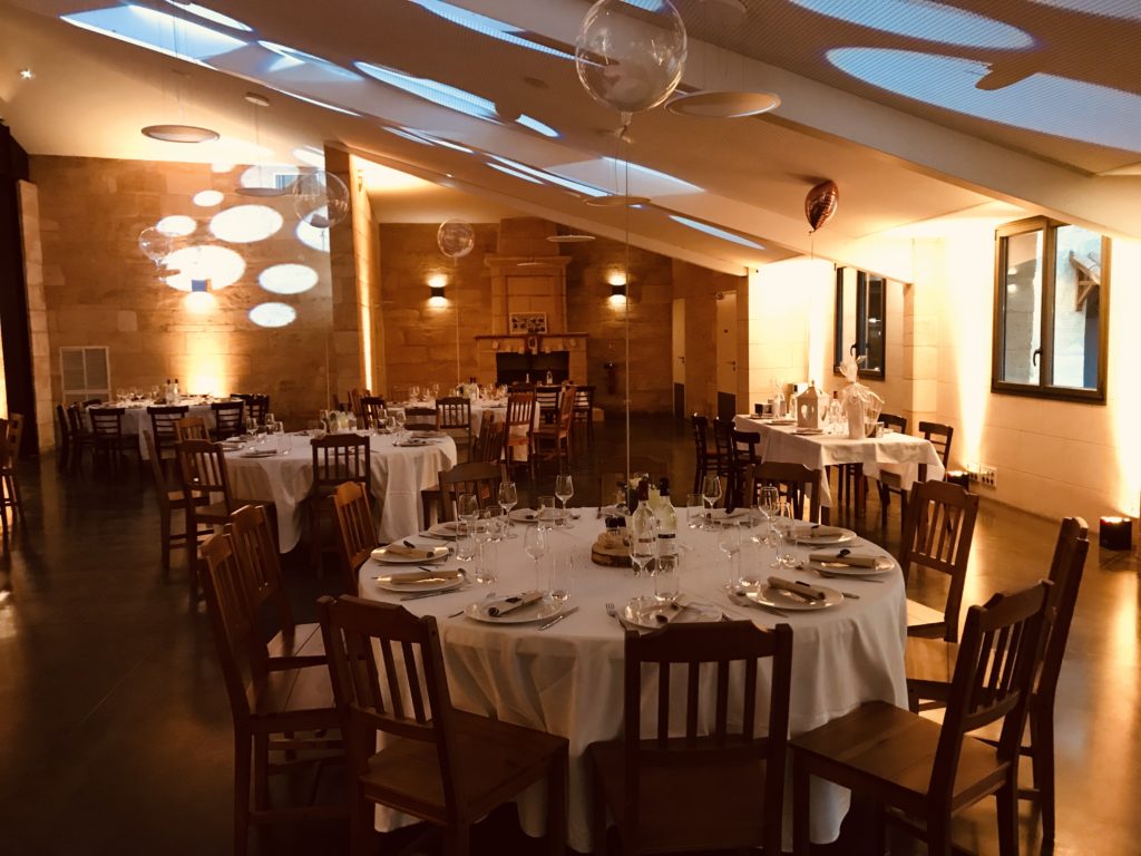 Animation de mariage son et lumière par Dj Yan's de Bordeaux au domaine de conseillant.
Crédit photo : Dj Yan's de Bordeaux