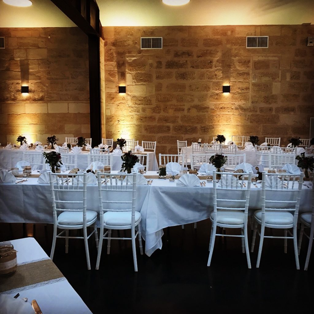 Mariage de Emilie et David - Animation son et lumière par DJ YAN'S DE BORDEAUX - Décoration de la salle.
Crédit photo : François GOIZE ©