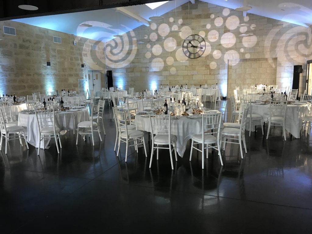 Animation son et lumière du mariage de Chlotilde et Xavier par Dj Yan's de Bordeaux. 
Crédit photo : Yann TEXIER