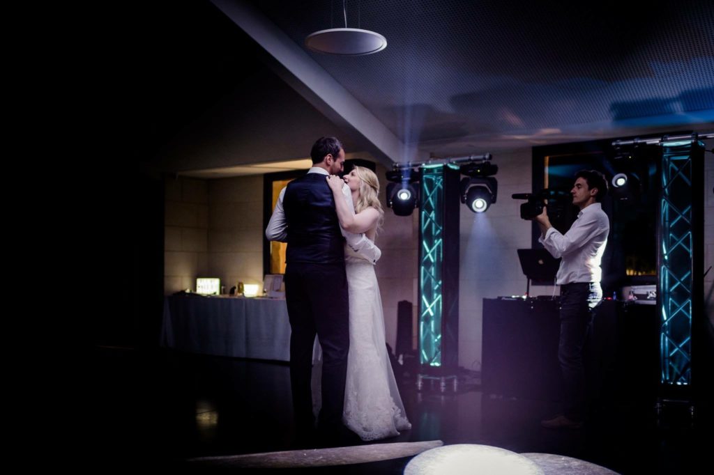 Animation son et lumière du mariage de Chlotilde et Xavier par Dj Yan's de Bordeaux. 
Crédit photo : Yann TEXIER