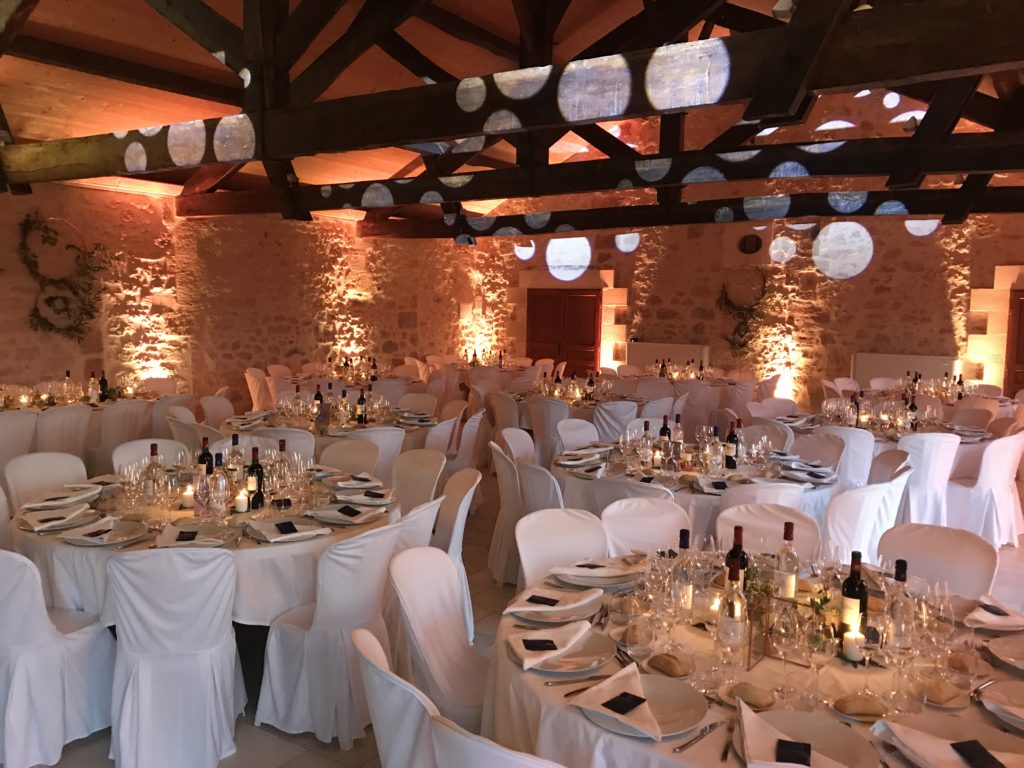 Animation son et lumière du mariage de Fanny et Sébastien au château Flojague par DJ YAN'S DE BORDEAUX 
Crédit photo : DJ YAN'S DE BORDEAUX ©