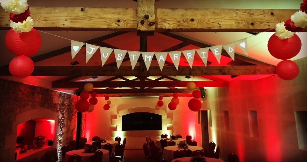 Animation son et lumiere pour le mariage de Emeline et Pierre au chateau Saint-Ahon.
Crédit photo : Philippe LAMY